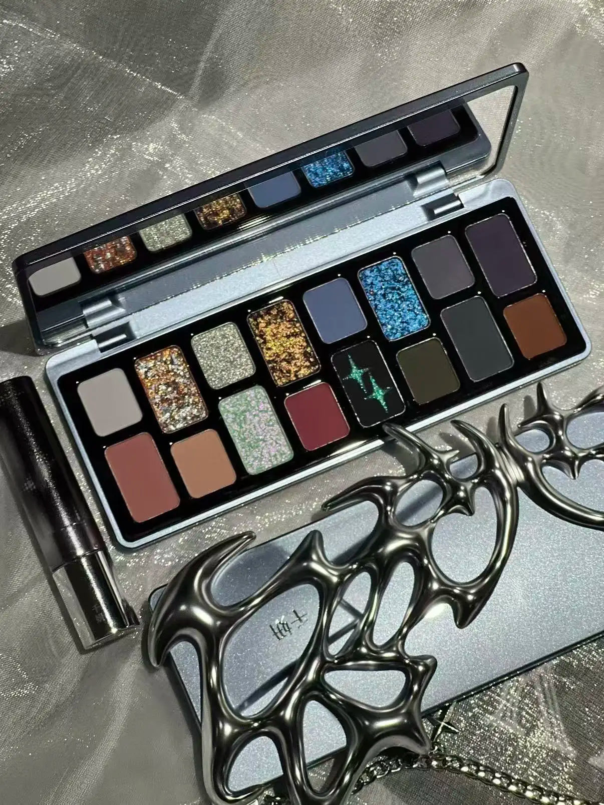 Qianyan 16-Color Eyeshadow Palette – Glitter, Matte & Shimmer