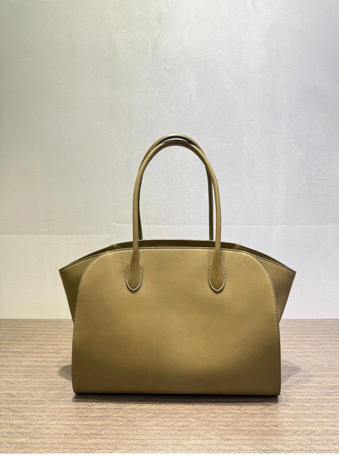 36cm Top-Grain Cowhide Tote — Effortless Everyday Elegance
