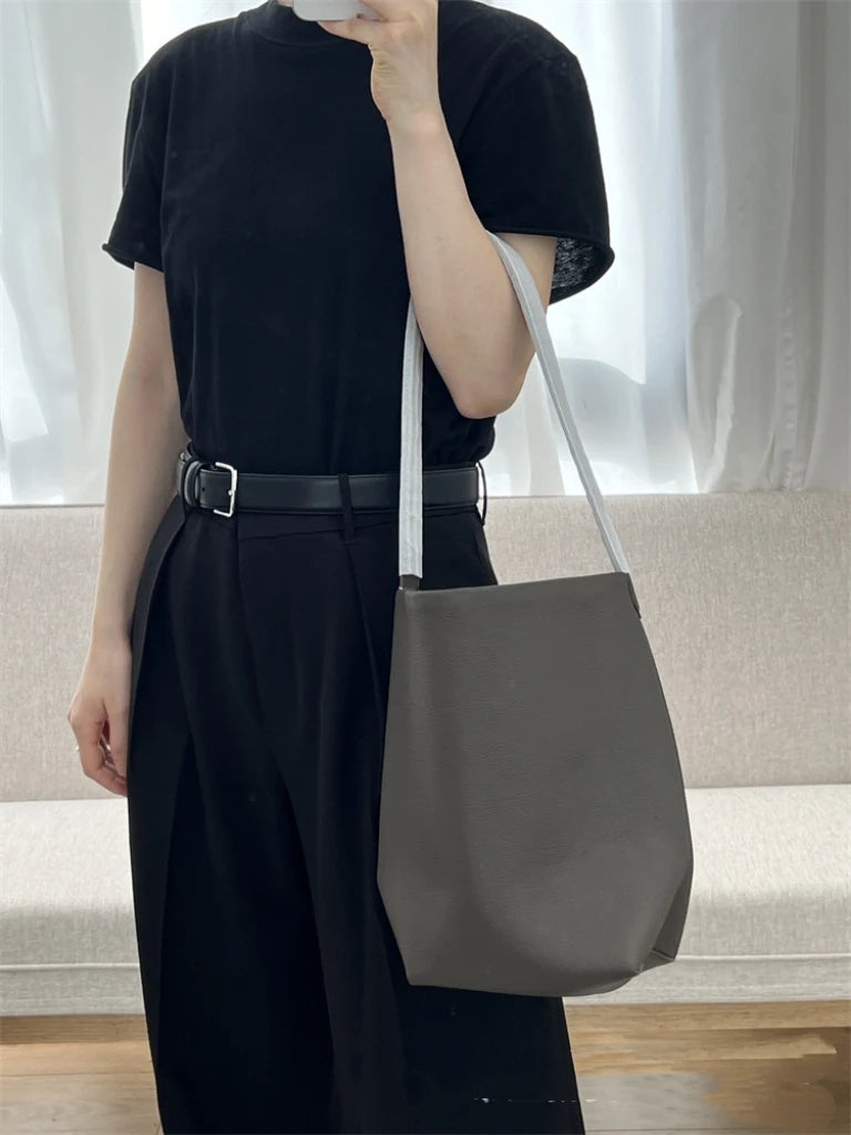 25 year new cowhide lychee pattern single shoulder commuting versatile large capacity bucket bag