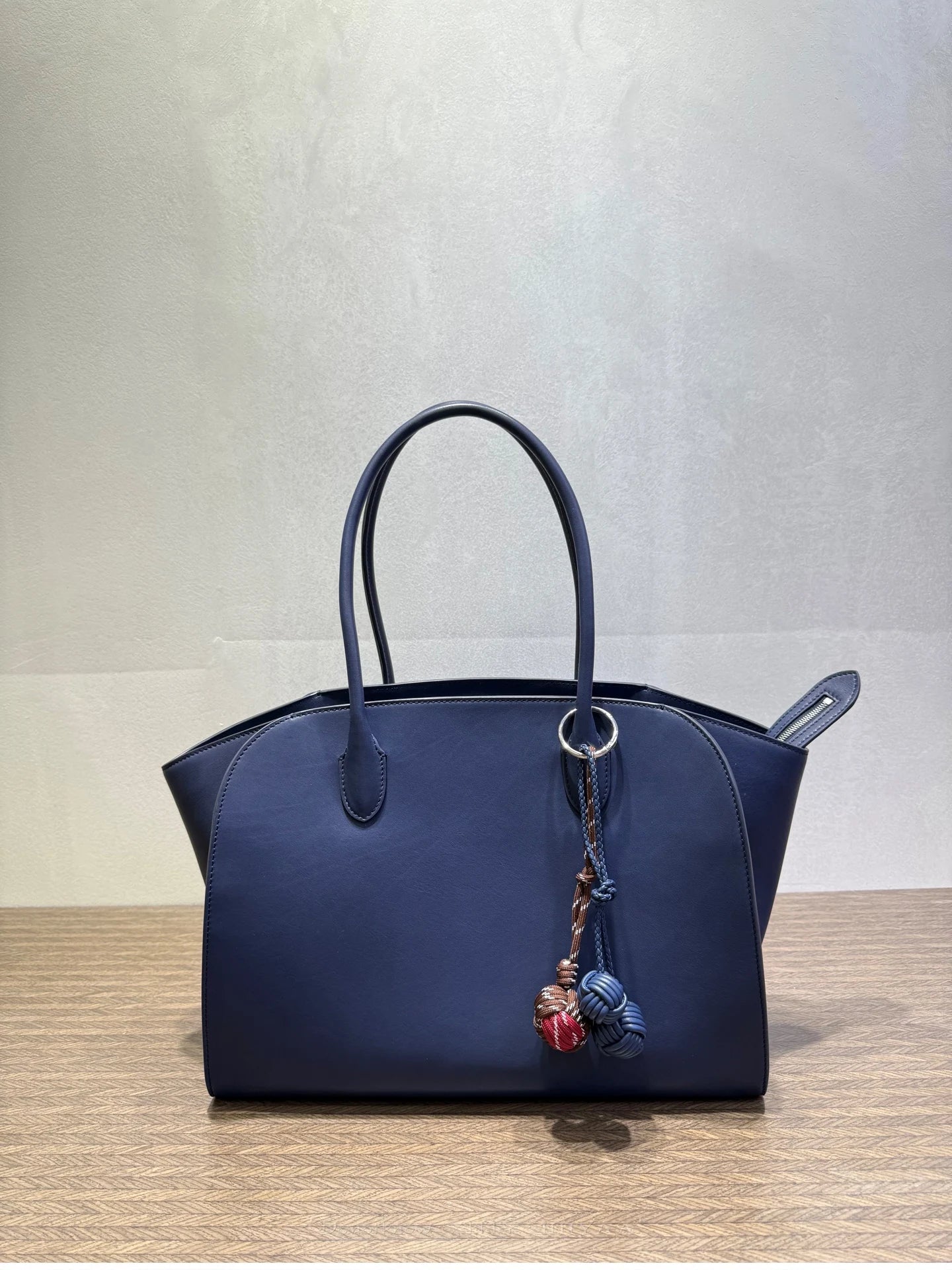 36cm Top-Grain Cowhide Tote — Effortless Everyday Elegance