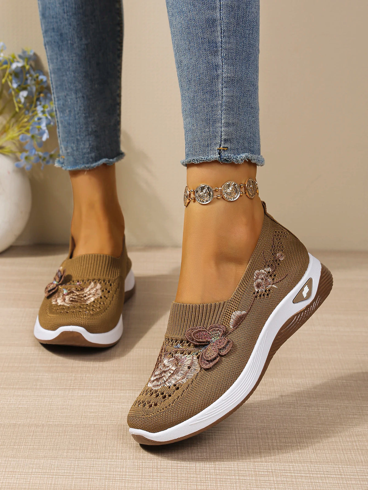 Comfort Women Closed Toe Mules Sandals Floral Embroidery Hollow Mesh Slip On Wedge Platform Lightweight Daily Walkin Lady Shoes