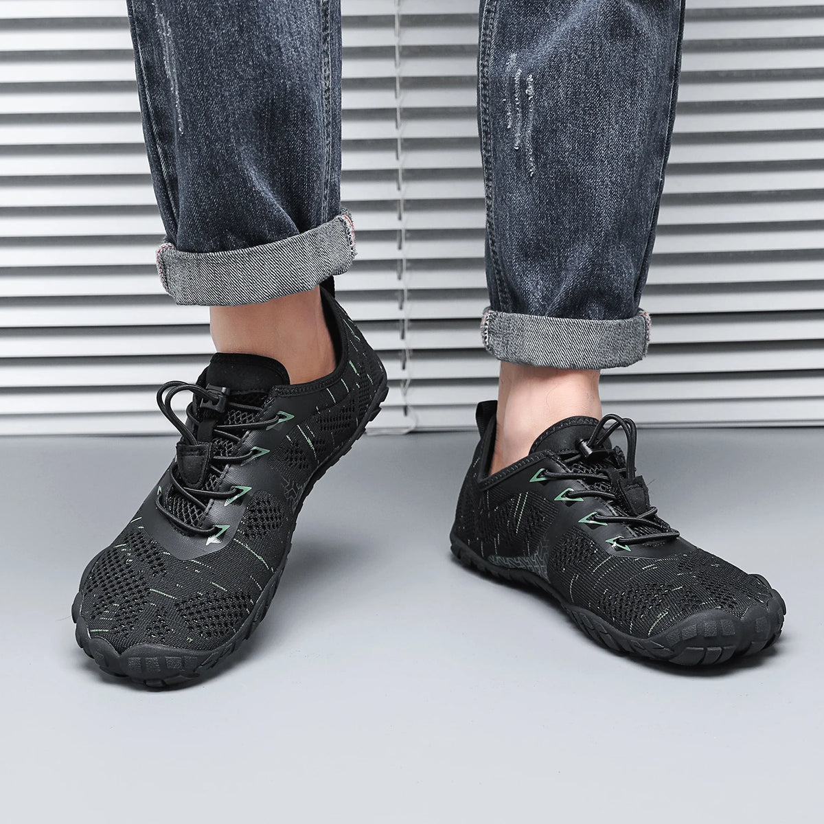 Men's Lightweight Breathable Lace-Up Shoes