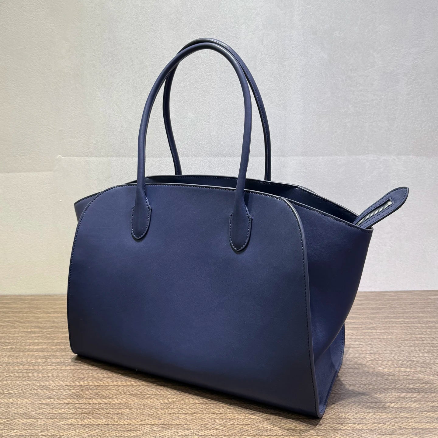 36cm Top-Grain Cowhide Tote — Effortless Everyday Elegance