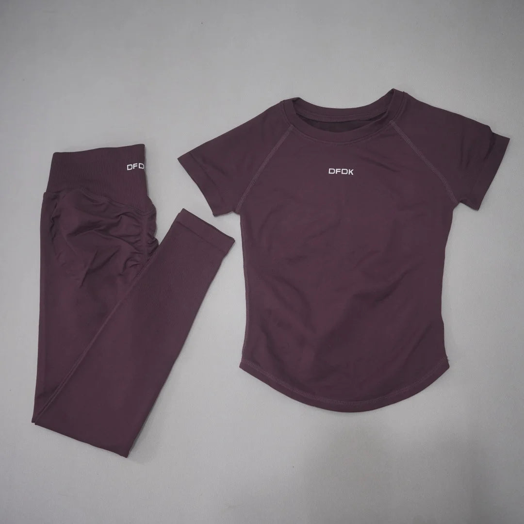 Women's Seamless Yoga Set with High-Waist Leggings