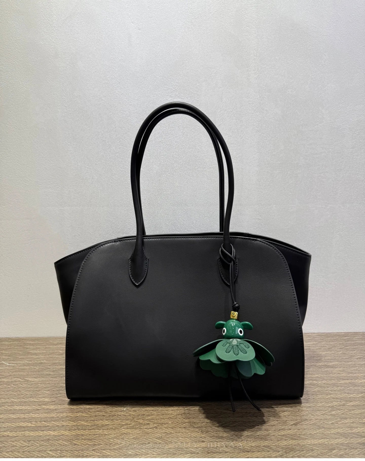36cm Top-Grain Cowhide Tote — Effortless Everyday Elegance