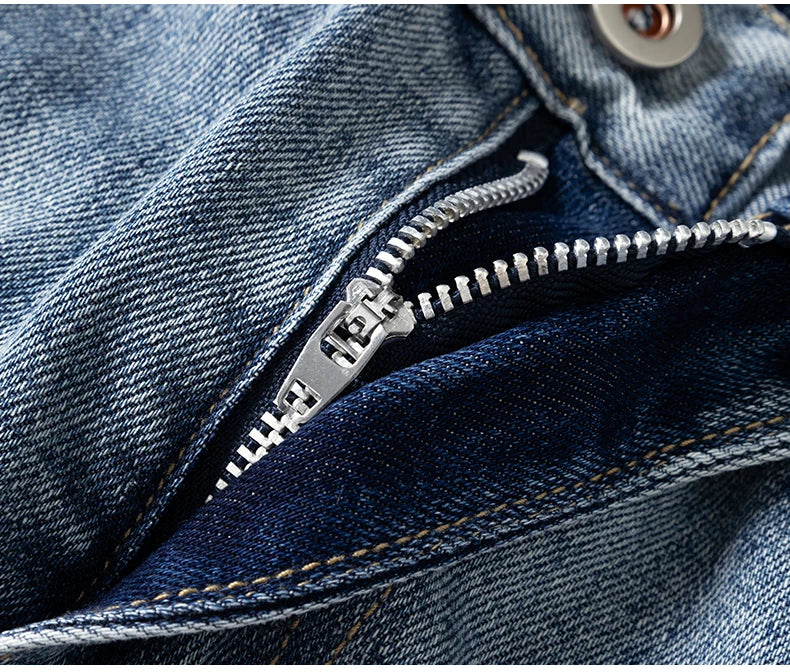 Men's Light Blue Straight-Leg Jeans