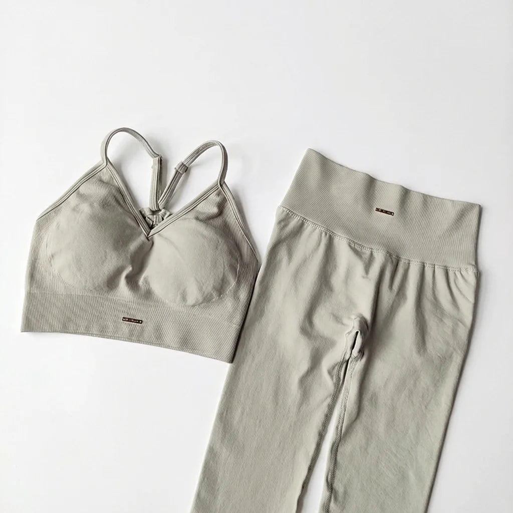 Women's Seamless Yoga Set with High-Waist Leggings